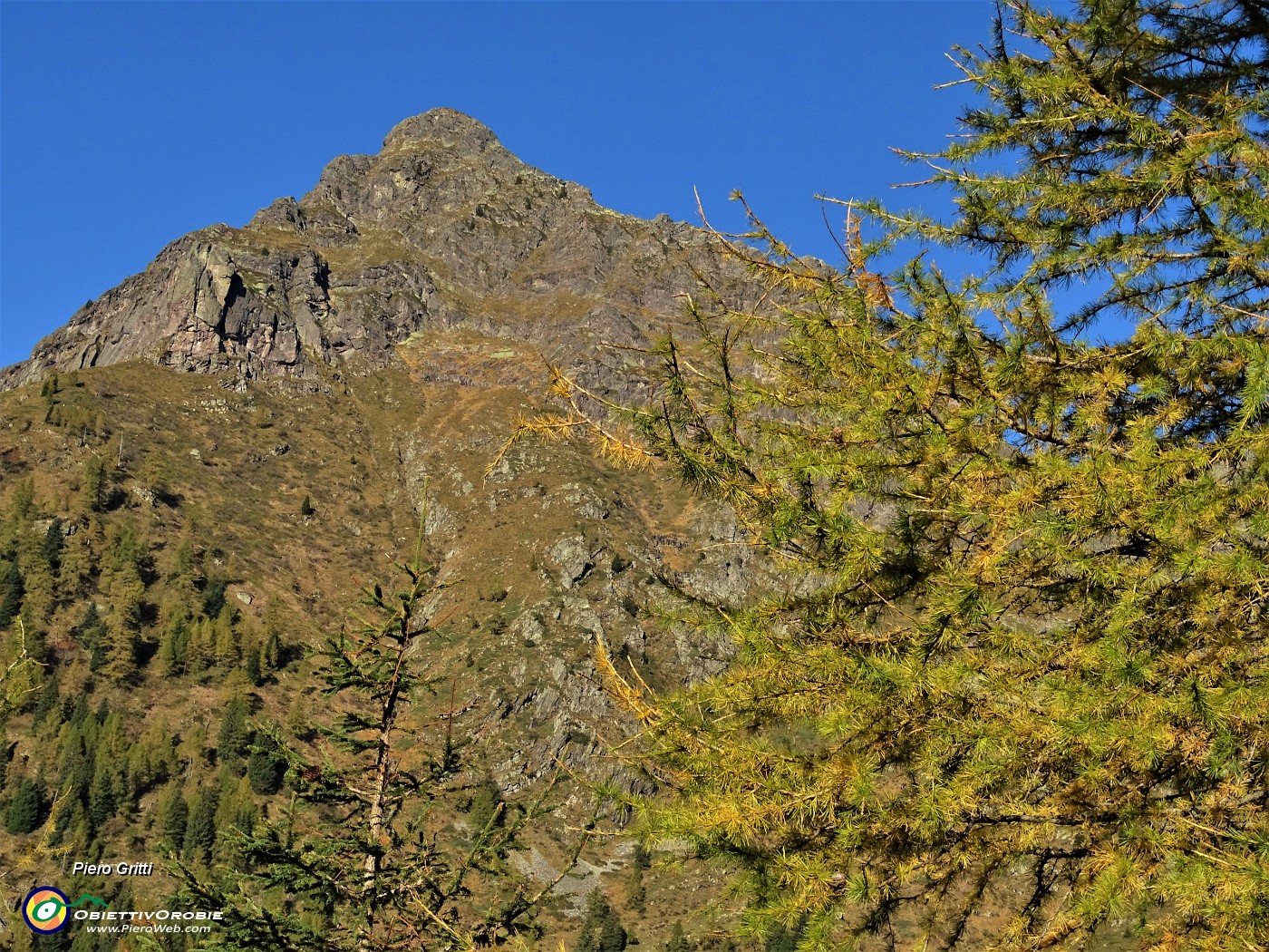 15 Vista sul Pizzo di Giacomo (2184 m).JPG